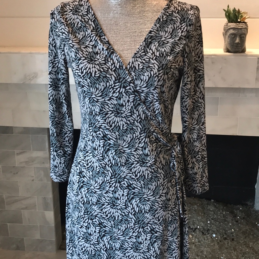 BCBGMaxAzria Gray and Black Wrap Dress M EUC